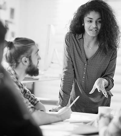 Cursos e treinamentos que desenvolvem lideranças cursos e treinamentos