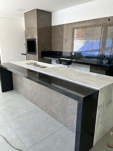 mesa e balcão de mármore