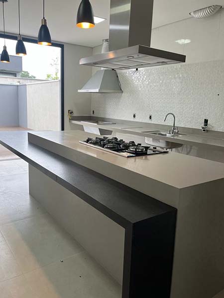 bancada central na cozinha
