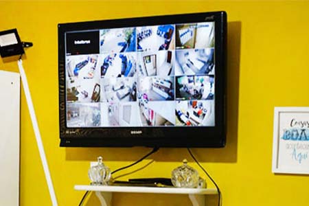 ambiente monitorado por câmeras