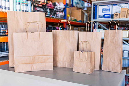 Sacolas de papel kraft com alça de torção sacolas de papel kraft com alça de torção