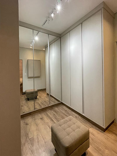 guarda-roupa embutido
