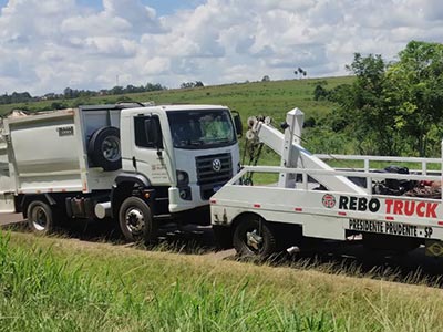 Remoção de caminhão basculante Remoção de caminhão basculante