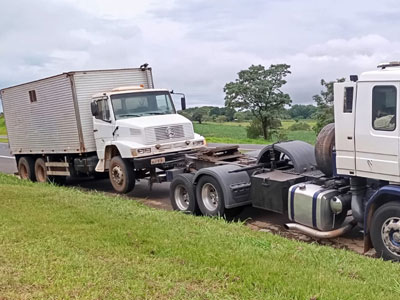 Remoção de caminhão baú Remoção de caminhão baú