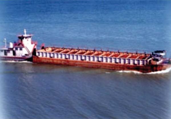 Draga para transporte de areia e pedra