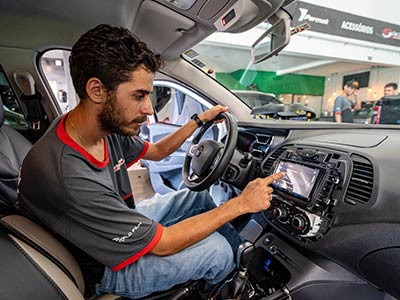 instalação de central multimídia no carro