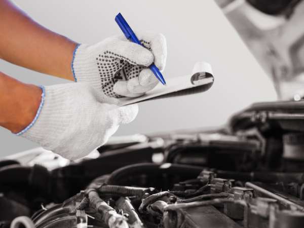 Revisão de motor e demais componentes Revisão de motor e demais componentes