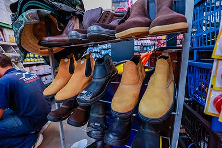 Botas e chapéus