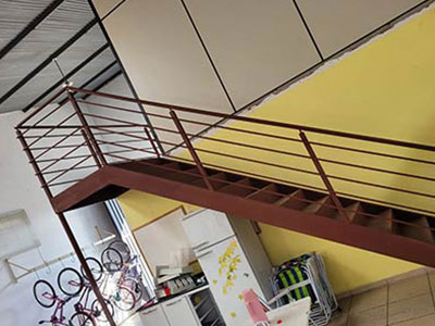 escada com corrimão escada com corrimão