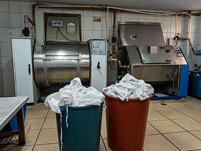 Higienização e esterilização de roupas contaminadas lavanderia para hispitais