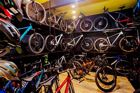 bicicletas de diversos tamanhos