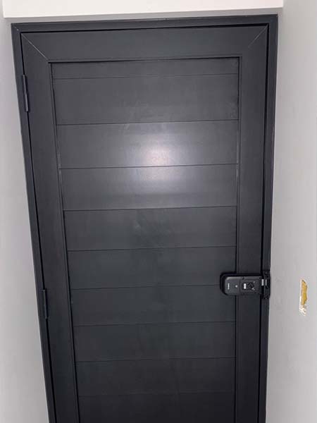 porta de alumínio com fechadura eletrônica porta de alumínio com fechadura eletrônica