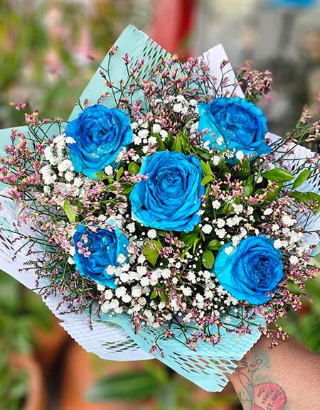 buquê de rosas azuis buquê de rosas azuis