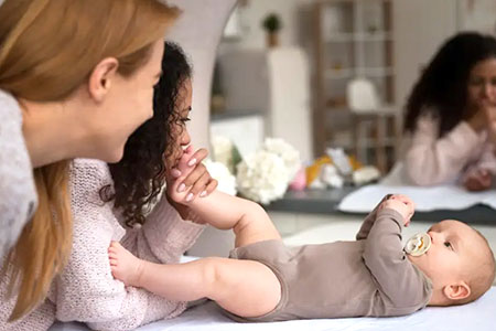 Capacitação de familiares e cuidadores para cuidados com o bebê e suporte à mãe treinamento de rede de apoio