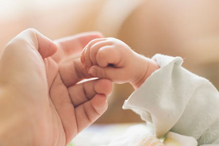 Cuidados essenciais com a mãe e o recém-nascido durante os 45 dias após o parto puerpério