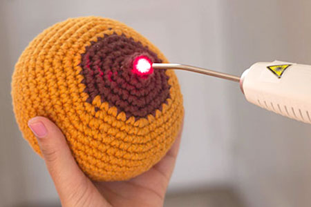 Laserterapia para tratamento de fissuras mamárias, cólicas do bebê, entre outros laserterapia