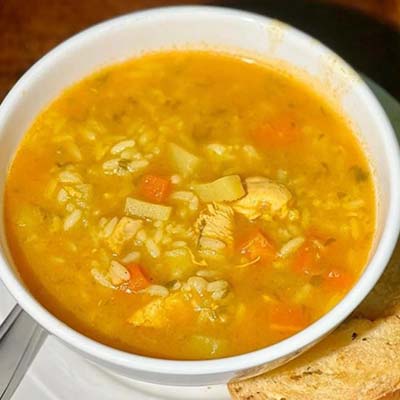 Canja de frango com legumes