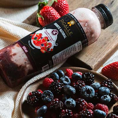 Iogurte natural sabor frutas vermelhas