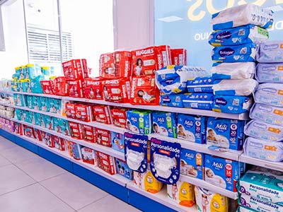 Fraldas descartáveis para uso infantil