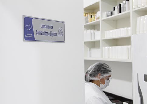 laboratório de semissólidos e líquidos