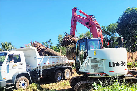 máquina para limpeza de terrenos