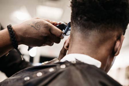 corte de cabelo com máquina