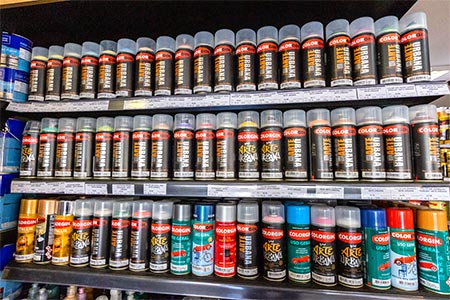 Tintas spray Prateleiras com tintas spray
