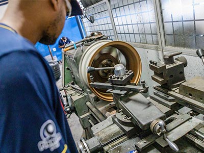 Reforma, restauração e desempeno de rodas Reforma de rodas