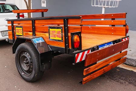 Carretinha JR Pequenos Fretes – vista traseira
