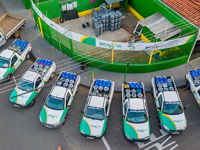 Frota própria para entregas Veículos identificados da frota de entregas da Silva Gás e Água