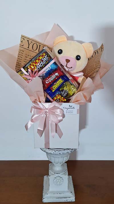 Box com pelúcia e chocolates box com pelúcia e chocolates