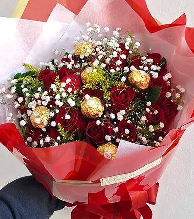 Buquê de rosas vermelhas com chocolates buquê de rosas vermelhas com chocolates