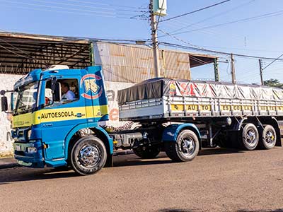Habilitação na categoria E Habilitação para dirigir caminhão