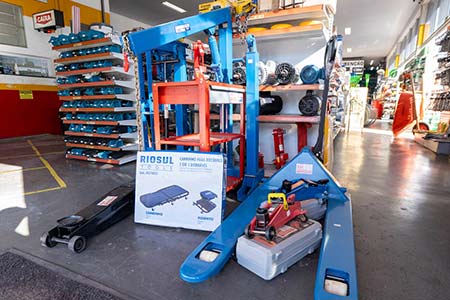 carrinho para mecânico e macaco hidráulico carrinho para mecânico e macaco hidráulico