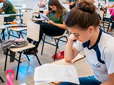 Sala de aula do Ensino Médio Sala de aula do Ensino Médio no Colégio Criarte