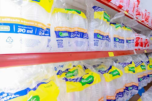 Potes com sobretampas 200 ml Potes com sobretampas 200 ml