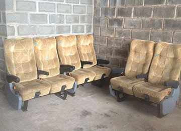 Poltronas estofadas para ônibus