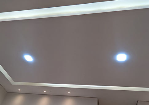 Sanca de gesso Sanca de gesso com iluminação em ambiente interno