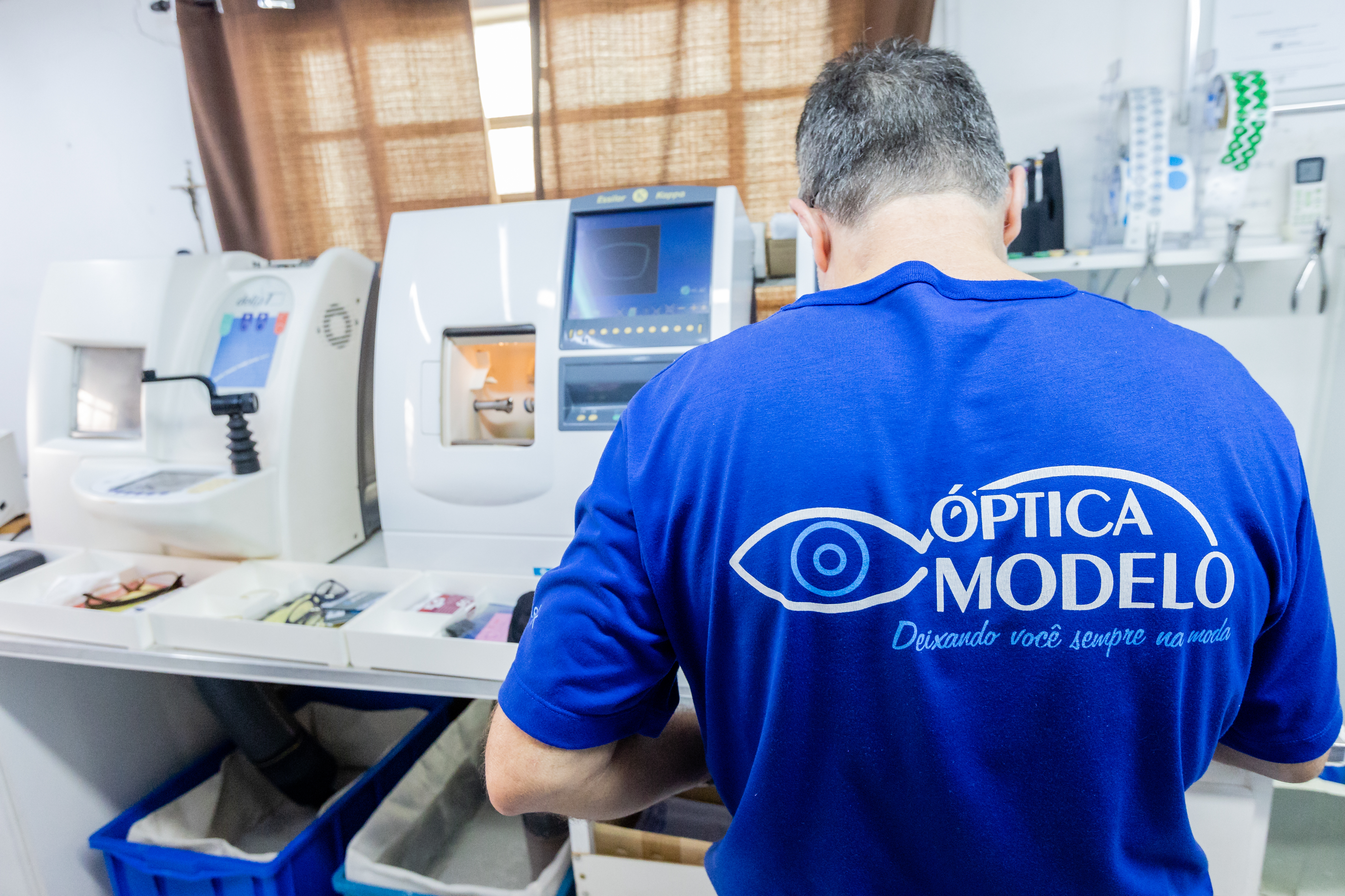 Laboratório próprio da Ótica Modelo
