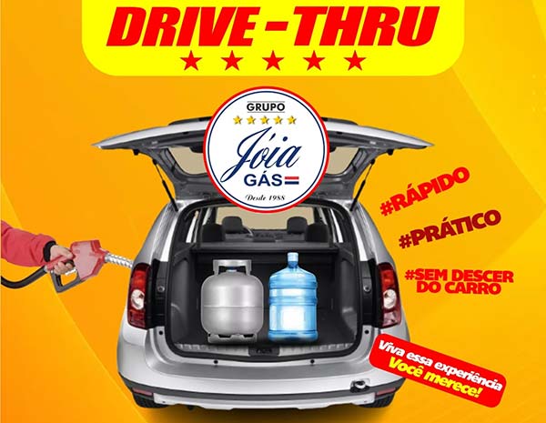 Drive Thru de gás e água do Grupo Joia Atendimento Drive Thru com botijão de gás e galão de água no porta-malas do carro