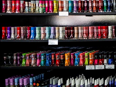 Esmaltes de diversas cores Esmaltes de diversas cores