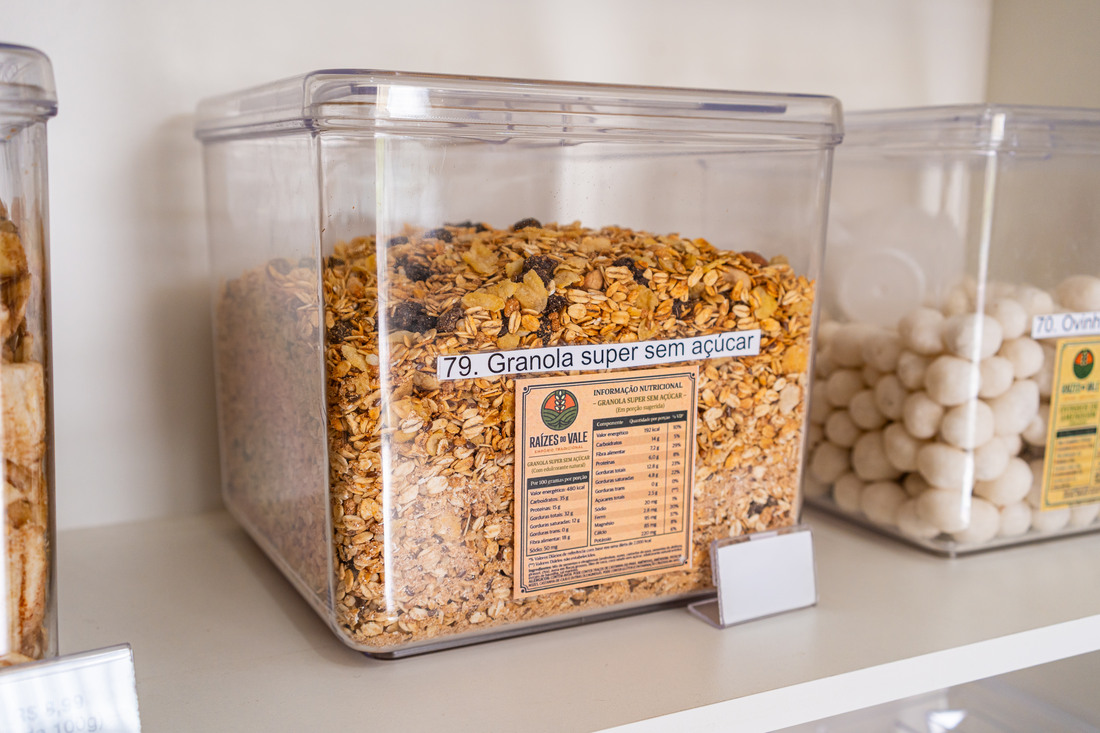Granolas Granola em recipiente de venda a granel