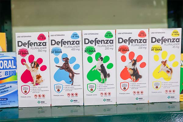 Medicamentos veterinários Defenza Fluralaner Caixas de Defenza Fluralaner em diferentes dosagens para cães