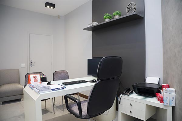 Consultório Mesa de atendimento no consultório