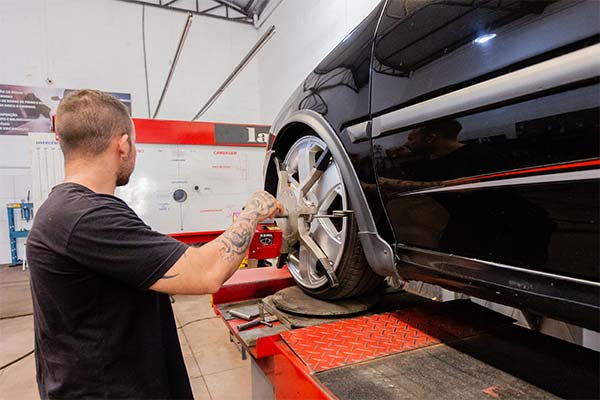 Alinhamento e balanceamento dos pneus do carro