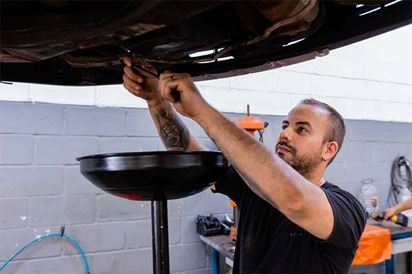 Troca de óleo do motor e filtros do carro
