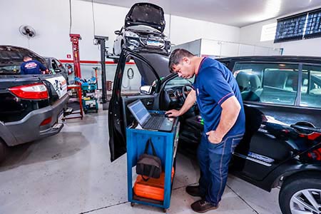 Mecânicos especializados Mecânicos especializados da JS Auto Mecânica
