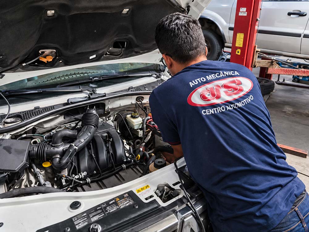 Oficina mecânica Oficina mecânica da JS Auto Mecânica em Araçatuba