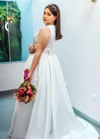 Vestido branco com caimento longo