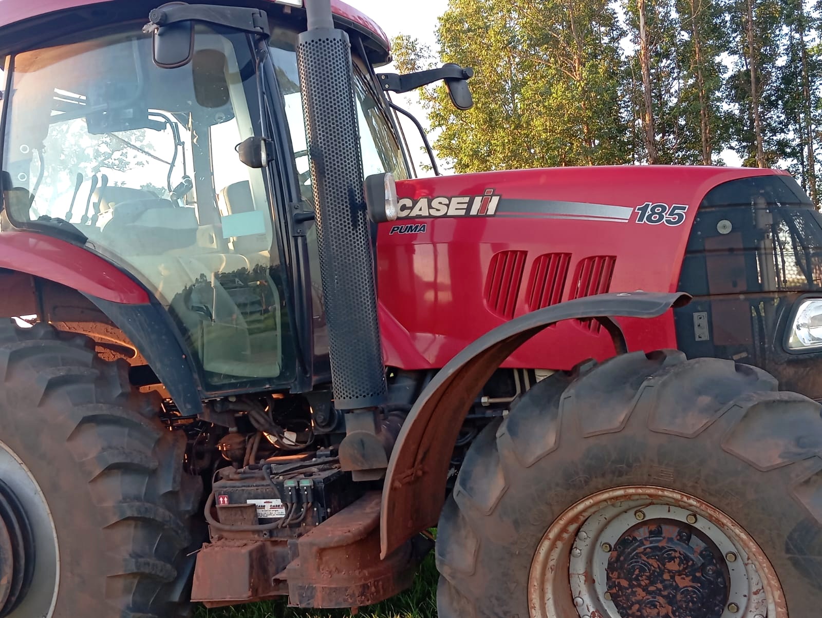 Trator Case IH atendido Trator Case IH na área externa